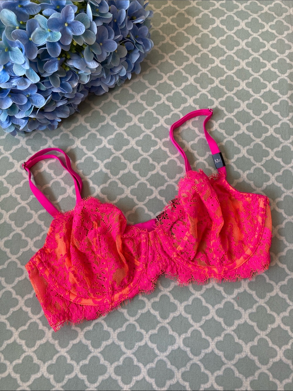 Victoria’s Secret Very Sexy Unlined Lace 32C NWT
